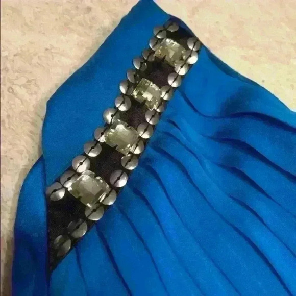 Asymmetrical Dress - Picture 3 of 4